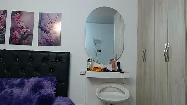 lily f00x online show from November 13, 4:50 pm