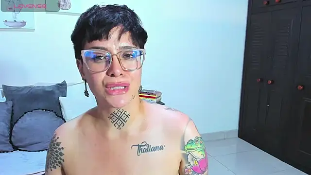 Snapshot of KatInk chatting on December 5, 11:18 pm KatInk online show from December 5, 11:18 pm