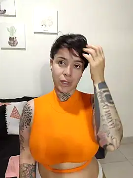 Snapshot of KatInk chatting on February 4, 10:32 am KatInk online show from February 4, 10:32 am