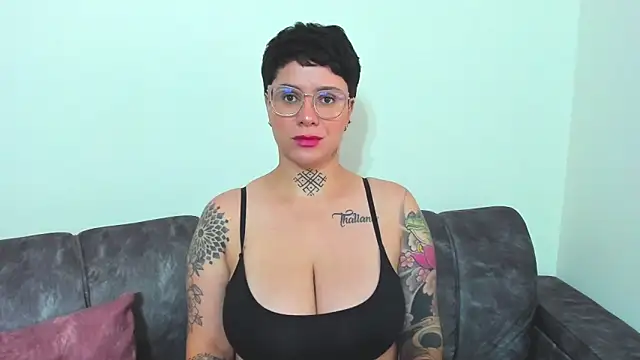 Snapshot of KatInk chatting on November 14, 1:43 pm KatInk online show from November 14, 1:43 pm