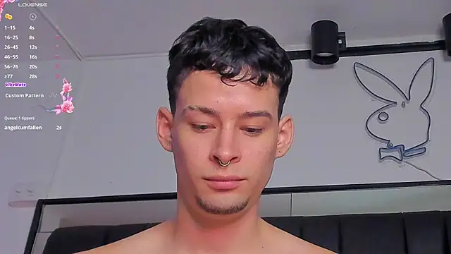 Snapshot of JadeSmiith_ chatting on December 18, 12:32 am JadeSmiith online show from December 18, 12:32 am