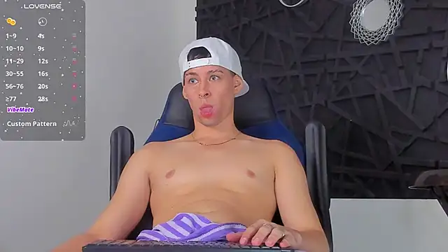 Snapshot of JadeSmiith_ chatting on December 30, 11:06 pm JadeSmiith online show from December 30, 11:06 pm