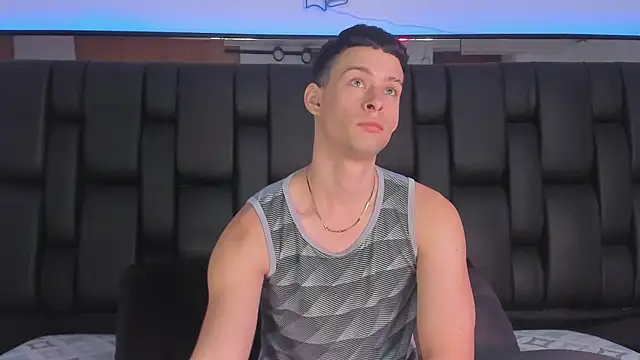 Snapshot of JadeSmiith_ chatting on February 13, 10:00 pm JadeSmiith online show from February 13, 10:00 pm