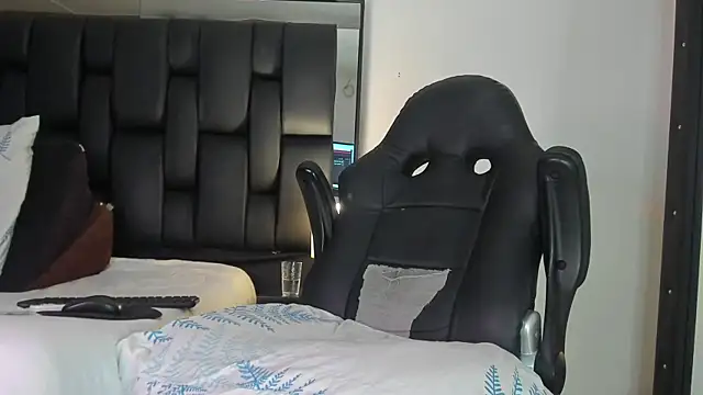 Snapshot of JadeSmiith_ chatting on February 26, 10:31 pm JadeSmiith online show from February 26, 10:31 pm