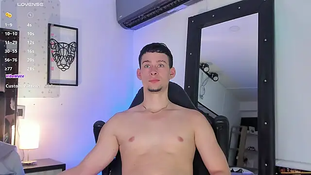 Snapshot of JadeSmiith_ chatting on March 13, 10:54 pm JadeSmiith online show from March 13, 10:54 pm