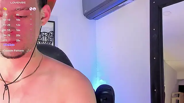 Snapshot of JadeSmiith_ chatting on March 15, 12:47 am JadeSmiith online show from March 15, 12:47 am