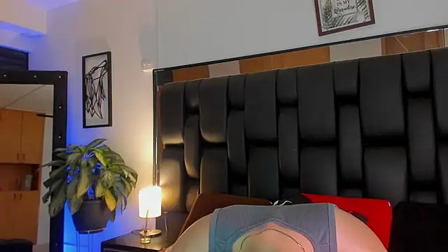 Snapshot of JadeSmiith_ chatting on October 21, 10:32 pm JadeSmiith online show from October 21, 10:32 pm