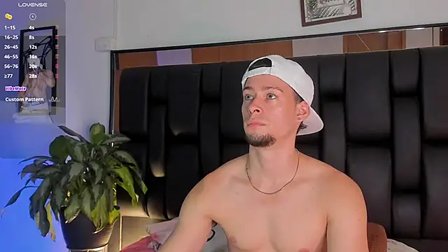 Snapshot of JadeSmiith_ chatting on November 13, 10:19 pm JadeSmiith online show from November 13, 10:19 pm