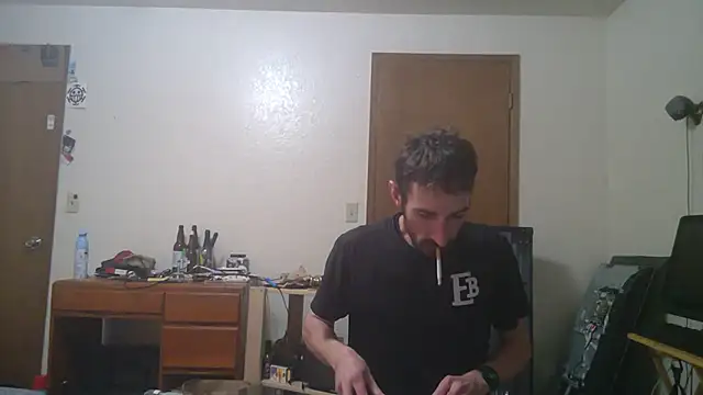 Snapshot of SlammyDjr chatting on December 18, 8:20 am SlammyDjr online show from December 18, 8:20 am