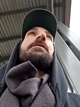 Snapshot of SlammyDjr chatting on February 17, 10:58 pm SlammyDjr online show from February 17, 10:58 pm