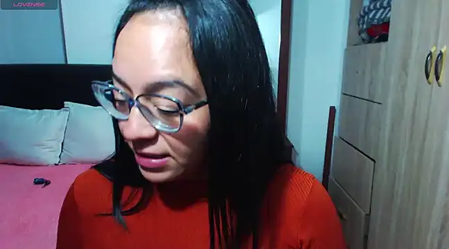 Snapshot of miia-big1boobs_ chatting on December 27, 2:04 am miia-big1boobs online show from December 27, 2:04 am