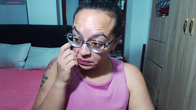 Snapshot of miia-big1boobs_ chatting on January 5, 2:38 am miia-big1boobs online show from January 5, 2:38 am