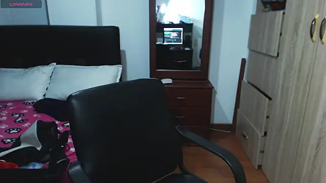 Snapshot of miia-big1boobs_ chatting on January 17, 1:57 am miia-big1boobs online show from January 17, 1:57 am