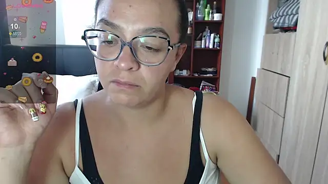 Snapshot of miia-big1boobs_ chatting on February 19, 9:58 pm miia-big1boobs online show from February 19, 9:58 pm