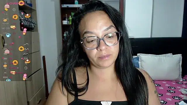 Snapshot of miia-big1boobs_ chatting on February 22, 1:33 am miia-big1boobs online show from February 22, 1:33 am