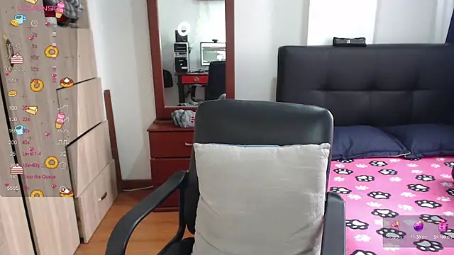 Snapshot of miia-big1boobs_ chatting on March 3, 2:48 pm miia-big1boobs online show from March 3, 2:48 pm