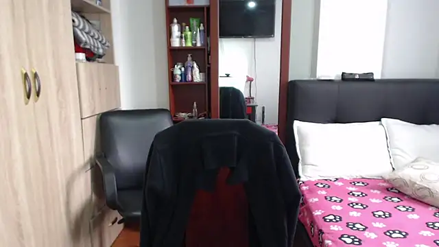 Snapshot of miia-big1boobs_ chatting on March 5, 6:34 pm miia-big1boobs online show from March 5, 6:34 pm