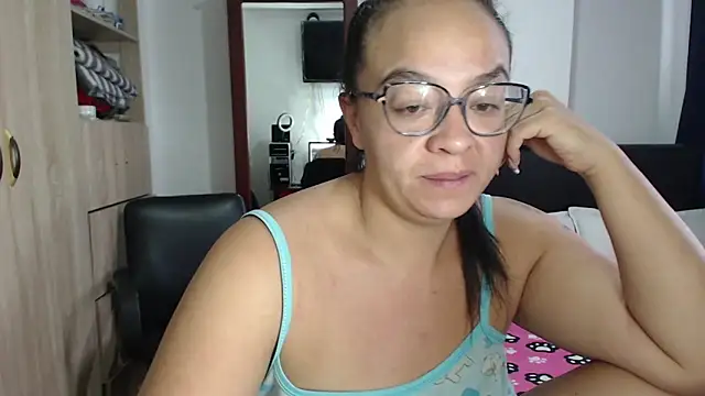 Snapshot of miia-big1boobs_ chatting on March 6, 12:19 pm miia-big1boobs online show from March 6, 12:19 pm