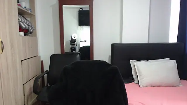 Snapshot of miia-big1boobs_ chatting on March 11, 4:07 pm miia-big1boobs online show from March 11, 4:07 pm