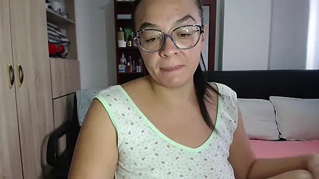 Snapshot of miia-big1boobs_ chatting on March 17, 2:12 pm miia-big1boobs online show from March 17, 2:12 pm