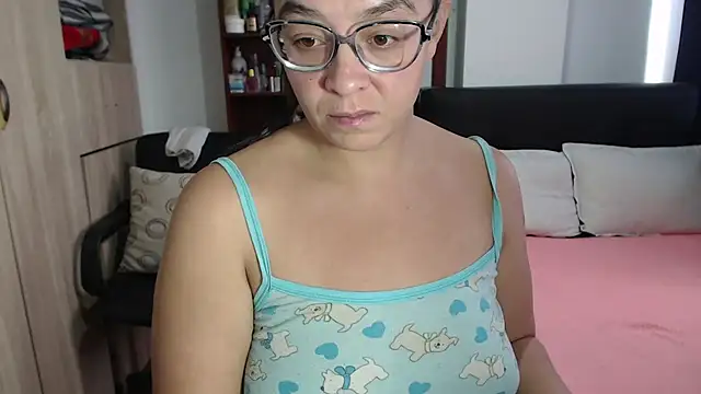 Snapshot of miia-big1boobs_ chatting on March 17, 8:19 pm miia-big1boobs online show from March 17, 8:19 pm