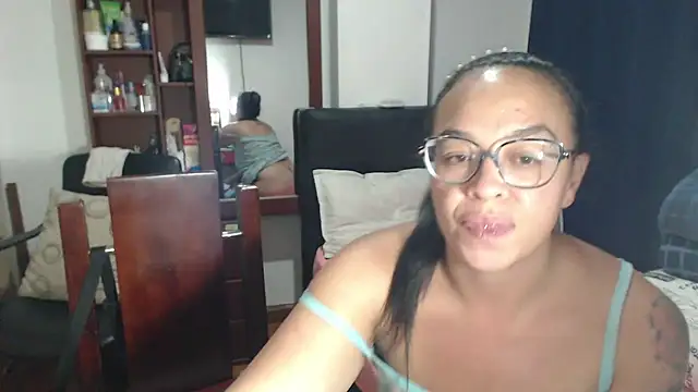 Snapshot of miia-big1boobs_ chatting on March 18, 2:25 am miia-big1boobs online show from March 18, 2:25 am