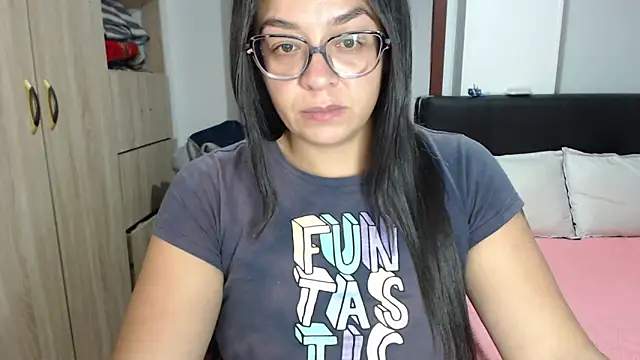 Snapshot of miia-big1boobs_ chatting on March 19, 12:48 am miia-big1boobs online show from March 19, 12:48 am