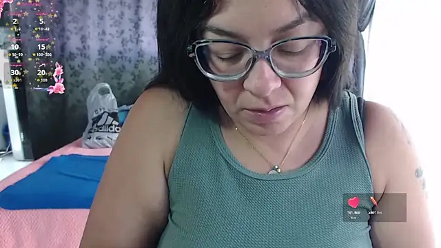 Snapshot of miia-big1boobs_ chatting on October 24, 6:59 pm miia-big1boobs online show from October 24, 6:59 pm