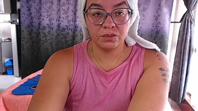 Snapshot of miia-big1boobs_ chatting on November 22, 4:06 pm miia-big1boobs online show from November 22, 4:06 pm