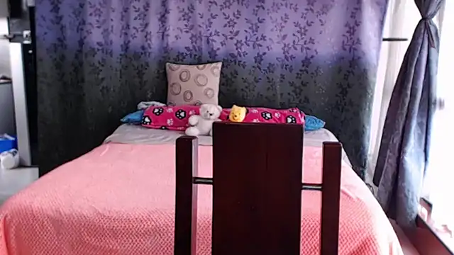 Snapshot of miia-big1boobs_ chatting on November 25, 7:36 pm miia-big1boobs online show from November 25, 7:36 pm