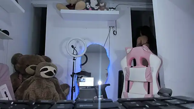 emily palmeer online show from January 7, 10:32 am