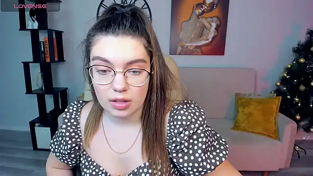 DaniellaLovely online show from December 21, 8:28 am