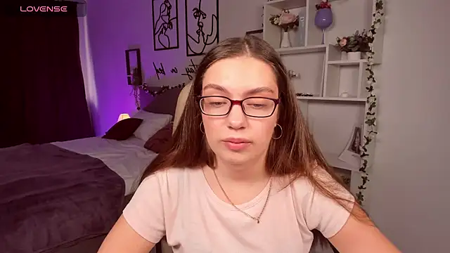 DaniellaLovely online show from September 19, 11:00 am