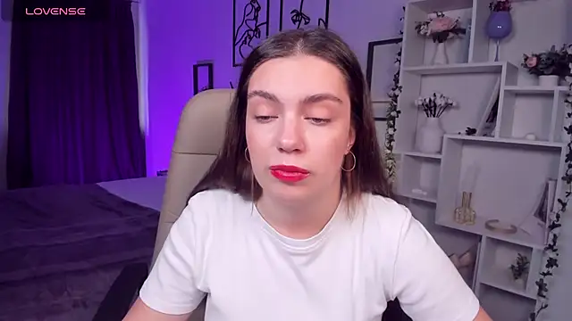 DaniellaLovely online show from October 6, 10:45 am