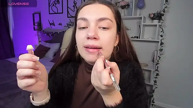 DaniellaLovely online show from October 21, 11:00 am