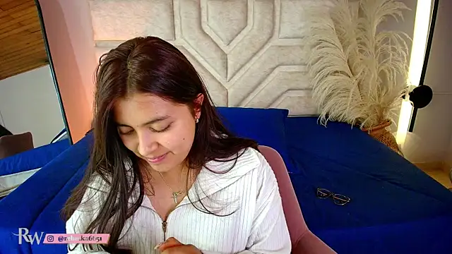 Rebeca Williams  online show from March 21, 1:34 am