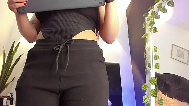 EmaJames25 online show from January 14, 7:11 pm