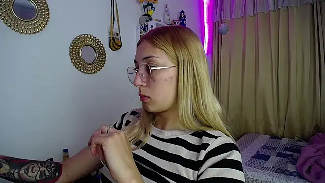 Snapshot of Soffy-brooks chatting on December 28, 8:37 am Soffy-brooks online show from December 28, 8:37 am