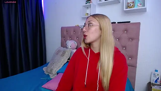 Snapshot of Soffy-brooks chatting on October 21, 5:19 am Soffy-brooks online show from October 21, 5:19 am