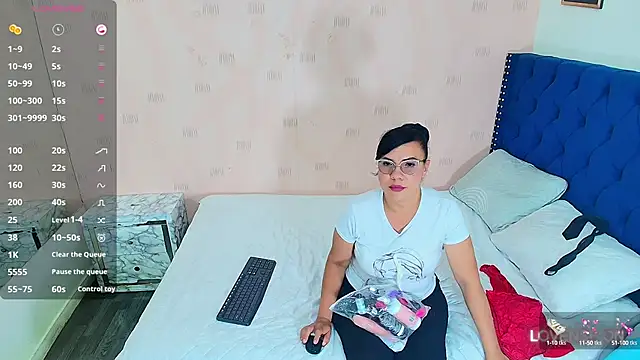 hotlatinateacher online show from February 18, 7:19 pm