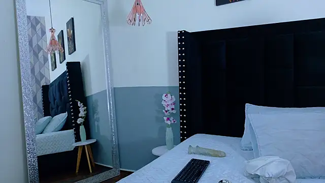 hotlatinateacher online show from November 7, 6:52 pm