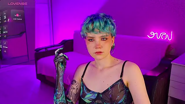 School Love online show from December 3, 1:10 pm