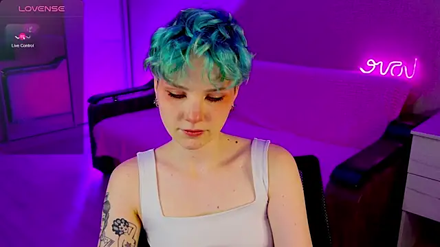 School Love online show from December 9, 1:13 pm