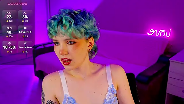 School Love online show from December 11, 7:25 pm