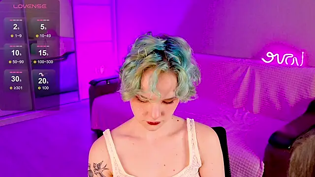 School Love online show from March 10, 1:10 pm