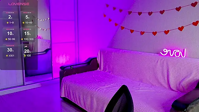 School Love online show from March 13, 1:07 pm