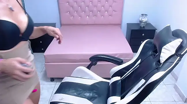 KateTompson  online show from January 20, 8:50 pm