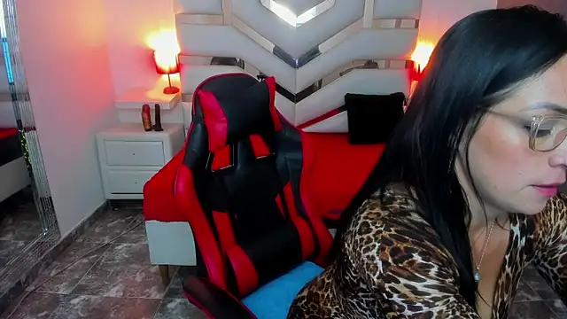 KateTompson  online show from September 9, 12:48 pm