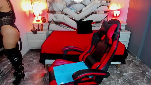 KateTompson  online show from October 31, 1:12 pm