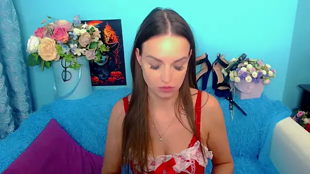 LindaaLu online show from December 9, 10:00 am